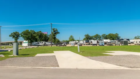Elite Back-In RV Site (Gravel Car Parking) — image 3 of 3