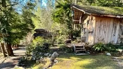 Cozy Cabin — image 4 of 4