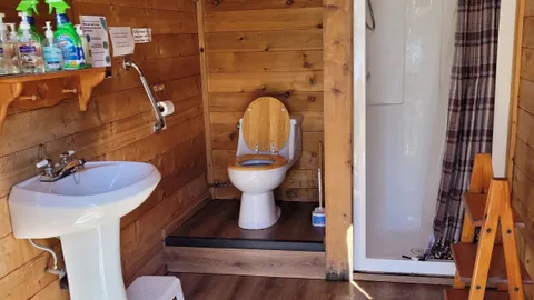 Cabin #3 - 2 Bedroom Lakeview Cabin w/ 2 Double Beds and 2 Singles — image 2 of 10