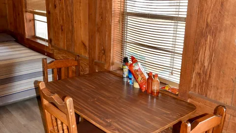Cabin 7 — image 2 of 7