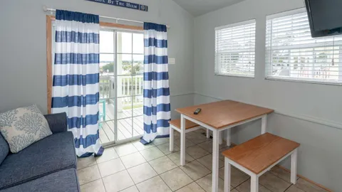 Main Deck Premium Cottage — image 2 of 8