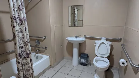 Super Duplex (Sleeps 4) — image 13 of 13