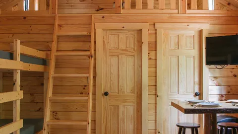 Deluxe 6-Person Cabin — image 2 of 5