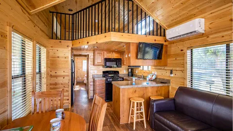 Delta Deluxe Cabin — image 2 of 9