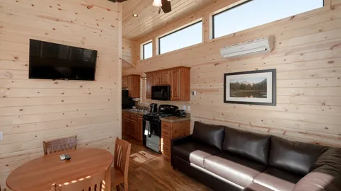 Bearclaw Cabin 2 Bedroom — image 2 of 10