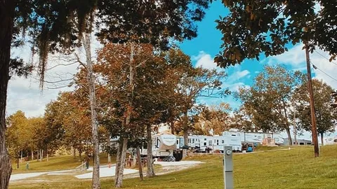 Premium Bayou-View FHU Pull-Through RV Site — image 4 of 4