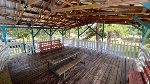 Cabin 06 — image 2 of 12