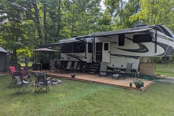 Great Canadian Resorts and Campgrounds – photo 1