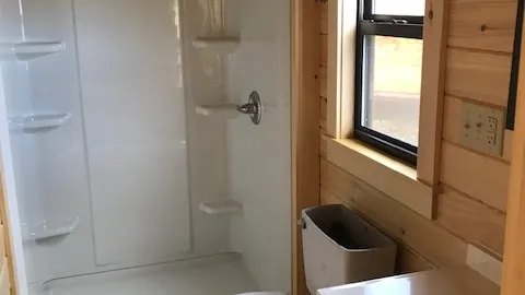 Deluxe 6-Person Cabin — image 2 of 5
