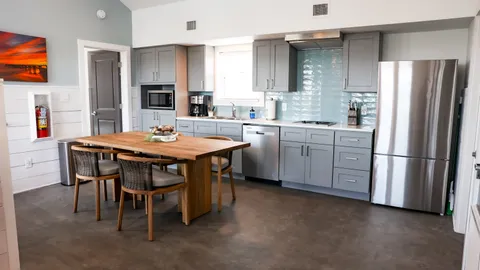 Beach Bungalow — image 2 of 10