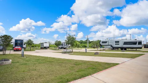 Pull-Through Premium RV Site — image 4 of 4