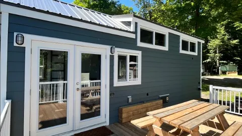 Lakeside Loft — image 11 of 11