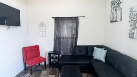 Parkview Cottage - St. Helena (4 Person) — image 13 of 13