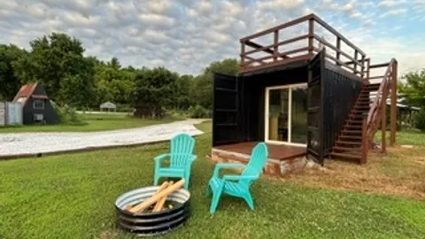 Decktop Shipping Containers — image 1 of 8
