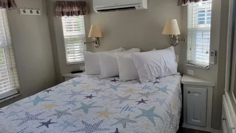 Waterfront Keys Cottage with Sleeping Loft Sleeps 8 — image 2 of 7