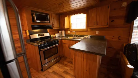 Deluxe South Shore Cindy Bear™ Cabin — image 8 of 8
