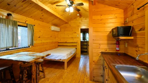 Deluxe Cabin — image 2 of 5