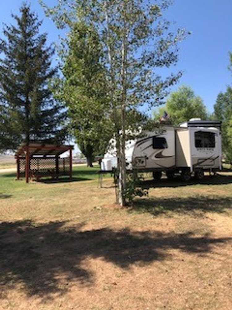 Full Hook Up END SITE with Extended Grass Camp Area (30 AMP)