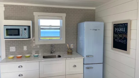 Executive Ocean View Hill Cottage - 1 Bedroom (1 Queen bed) — image 4 of 4