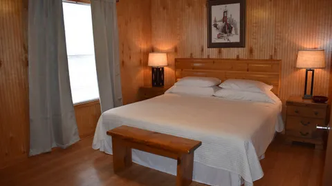 Cabin 6 — image 2 of 5