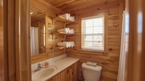 Riverview Two Bedroom Cottage — image 2 of 6