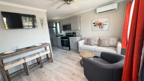 Signature Carolina Cottage 2 Bedroom — image 2 of 14