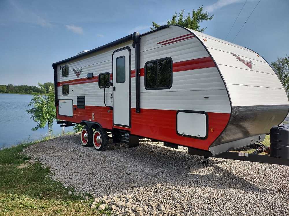 Camper Rental XL Bunkhouse - Lakefront (Sleeps 7)