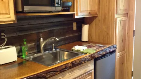 Lake George Cabin — image 5 of 5