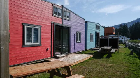 Red Loft Cabin — image 2 of 10