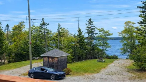 11. Deluxe cabin -Queen/patio - sleeps 2 — image 2 of 6