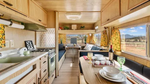 Flower Power - Vintage Motorhome — image 1 of 28