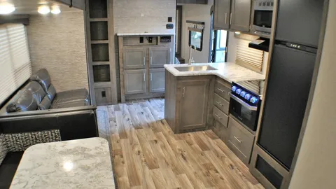Lakeview RV — image 1 of 8