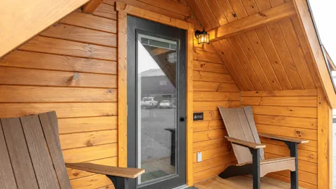 Lakehouse Resort Bear Den A-pod 3 near Rend Lake — image 1 of 8