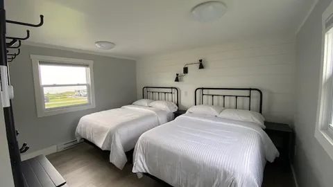 Executive Ocean View Hill Cottage - 1 Bedroom (2 Double beds) — image 1 of 3