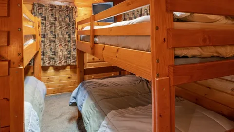 Tall Pines Vacation Home — image 2 of 9