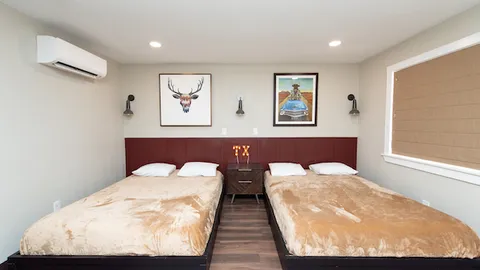 Lodge Room — image 2 of 7