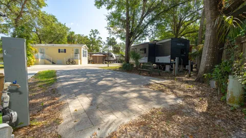 Standard Back-In RV Site — image 2 of 3