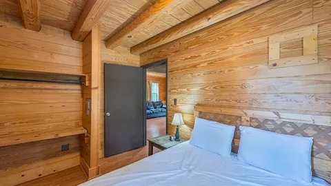 Off-Water Yogi Bear™ Cabin — image 2 of 6