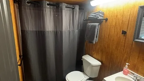 1 Bedroom — image 2 of 5