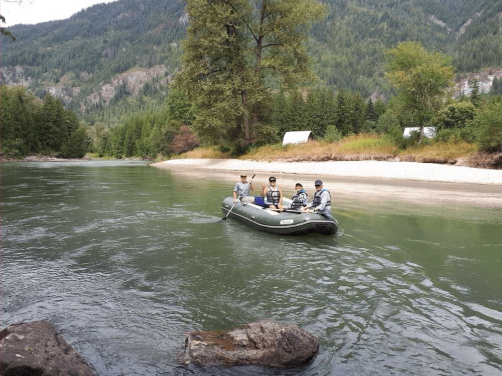 Family Tree Riverside RV and Campground - Sicamous, BC - Photo 4