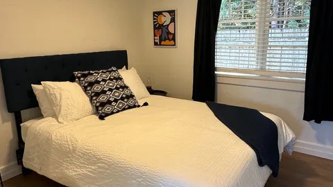 Cabin 3 - 1 Bedroom & pull-out sofa — image 2 of 5
