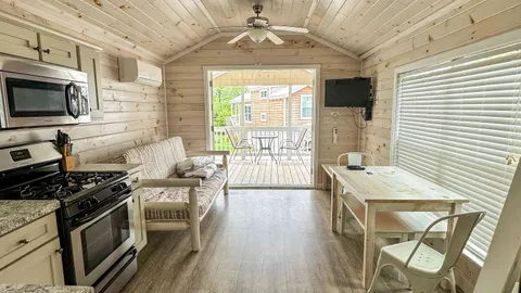 Bear Camp Cottage -Accessible — image 7 of 7