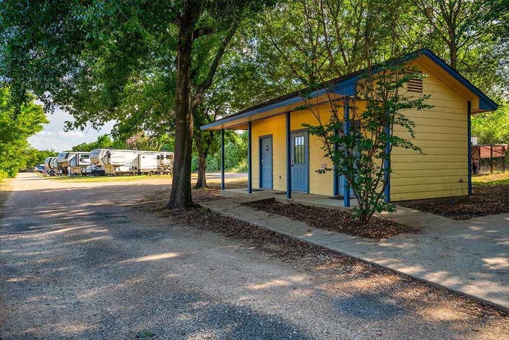 Rockdale RV Park - Photo 3