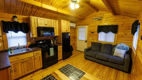Ivy - Cabin 4 - McCorkle Manor — image 2 of 6