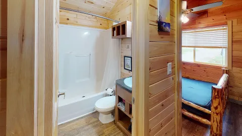 Deluxe Cabin — image 2 of 7
