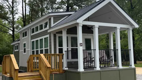 Tiny Home Cabin — image 1 of 10