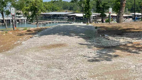 30/50 Amp Deluxe Waterfront RV Site — image 5 of 5