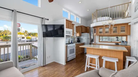 Keys Cottage with Sleeping Loft Sleeps 7 — image 9 of 9