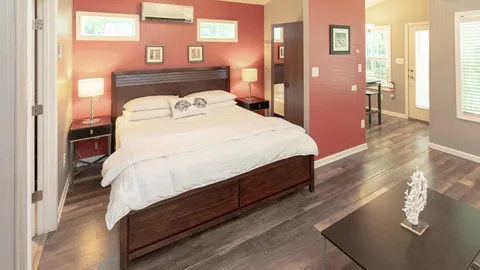 Cottage 1 Bedroom King — image 2 of 7