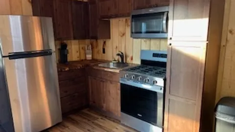 Deluxe Cabins — image 8 of 8